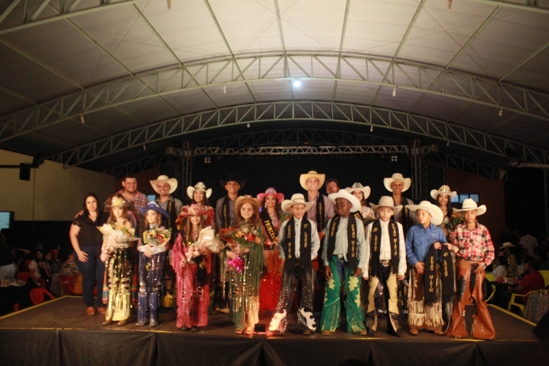 Noticia baile-de-escolha-da-rainha-e-garoto-country-2023-inicia-festividades-de-70